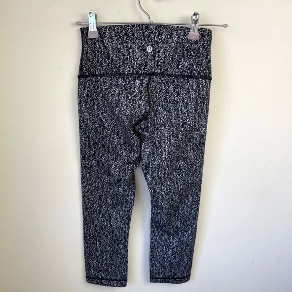 Lululemon Wunder Under Crop (High-Rise) *21" - Picture 6 of 12